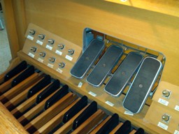 organ console2small.jpg